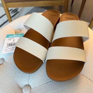 NWT! Reef Tan and White Slide Sandals